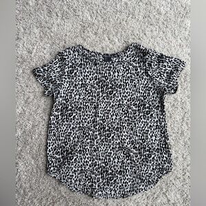 Chelsea & Theodore Women's Snow Leopard Print Short Sleeve Blouse Size Large